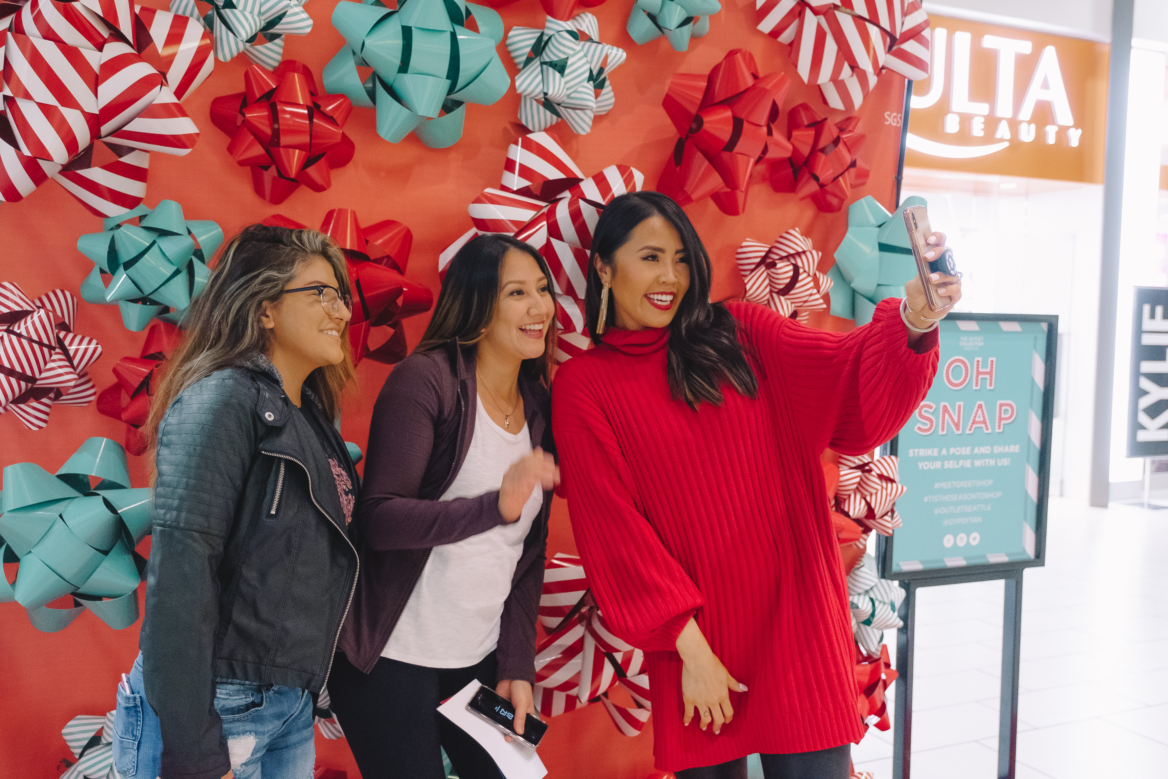 Sip n Shop with social media influencer Sabrina Tan on Wednesday, Dec. 19, 2018, in Auburn, Wash. (Stephen Brashear/AP Images for Washington Prime Group)