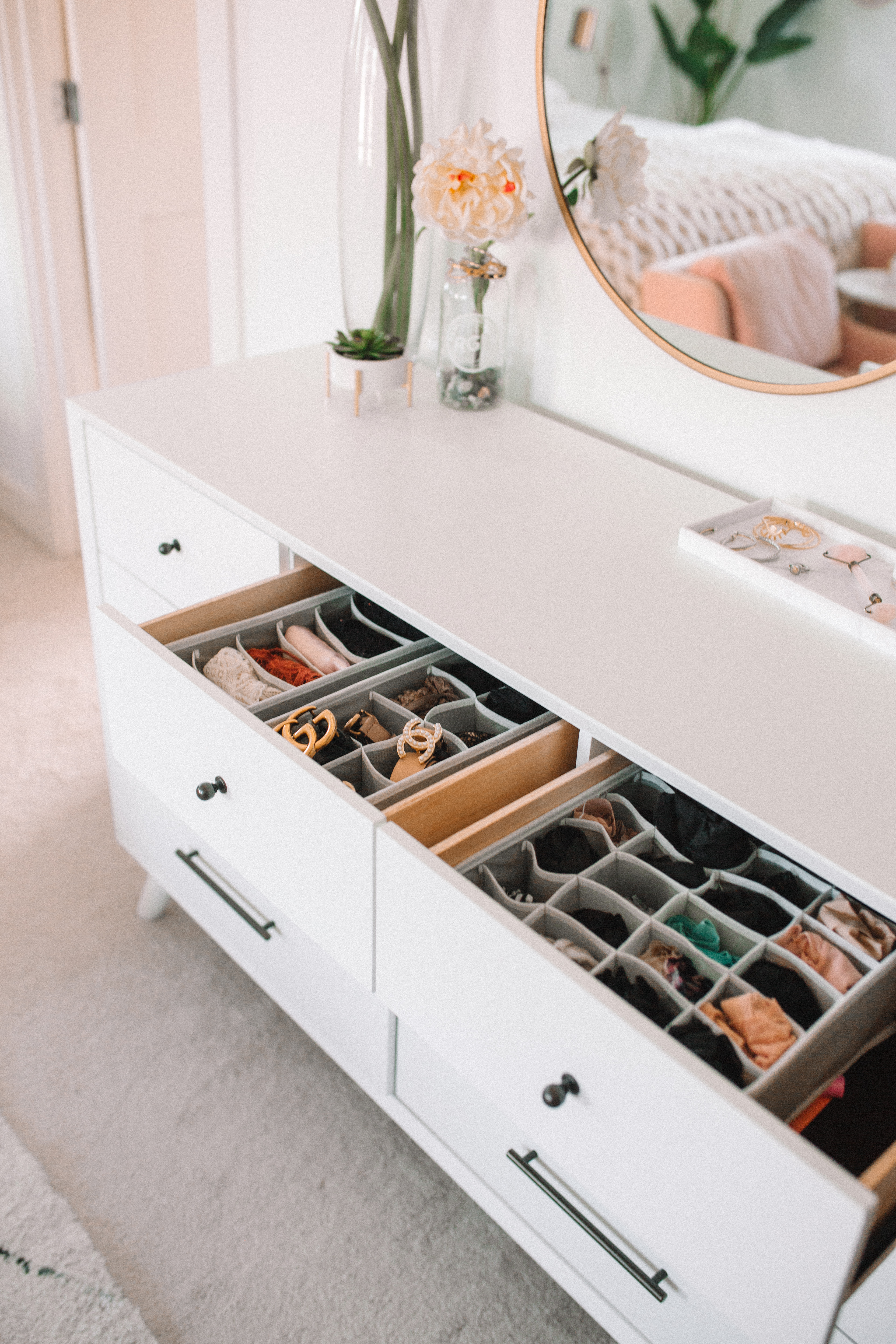 how to organize drawers in the bedroom 00002
